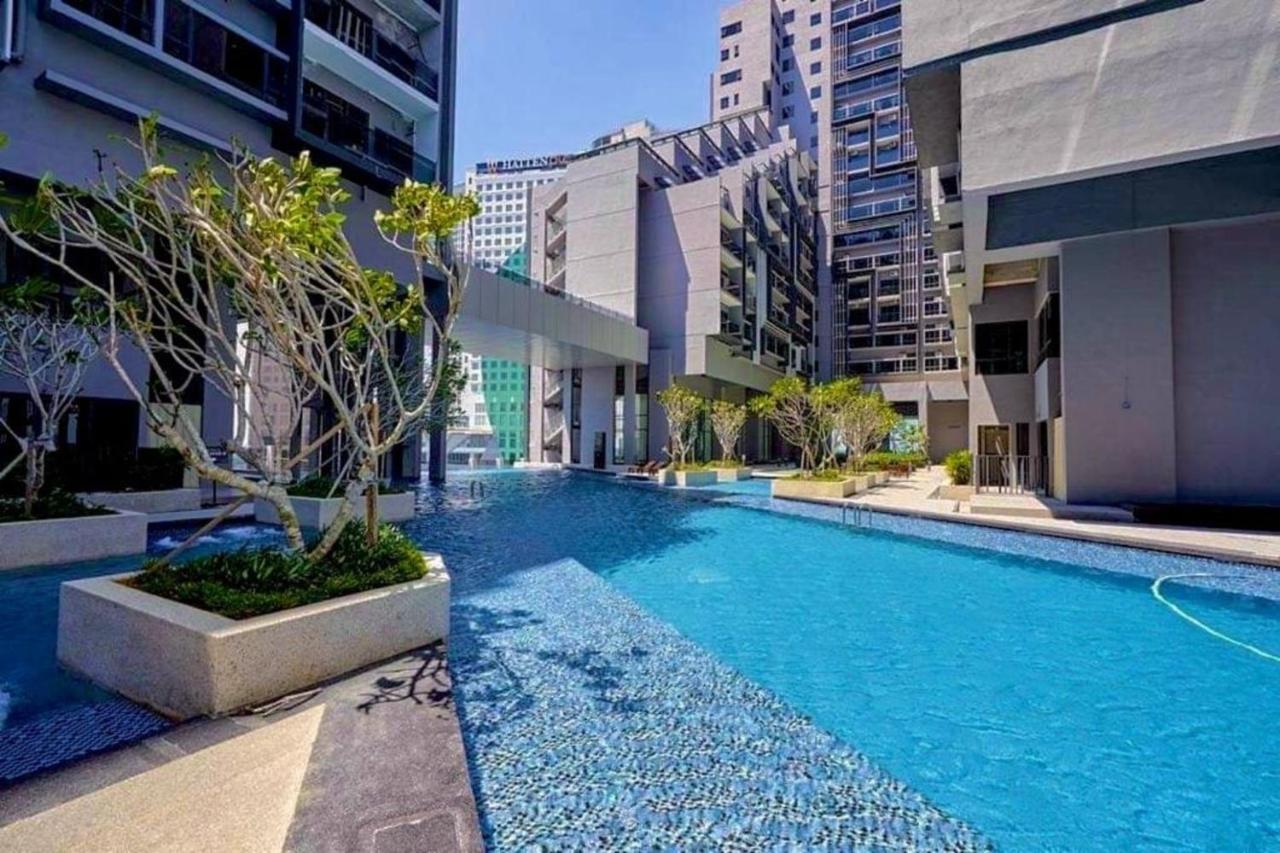 Pangsapuri Imperio,res - Chinoiserie -- Art -- Pool View