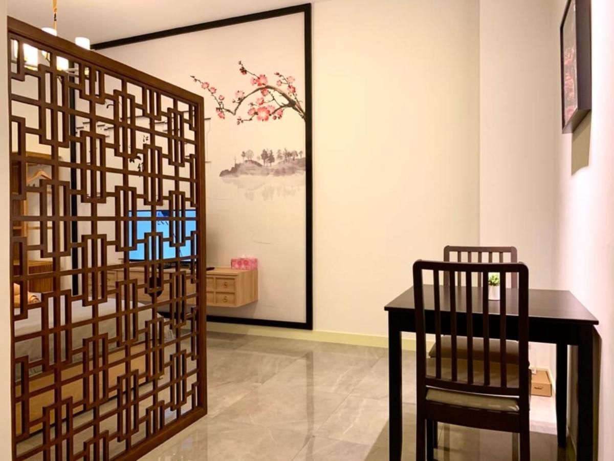 Pangsapuri Imperio,res - Chinoiserie -- Art -- Pool View *